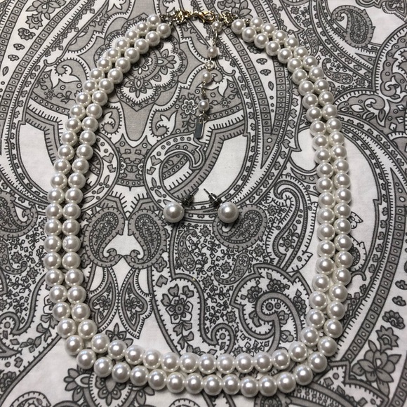 ⬇️ Double faux pearl necklace set - Picture 2 of 4